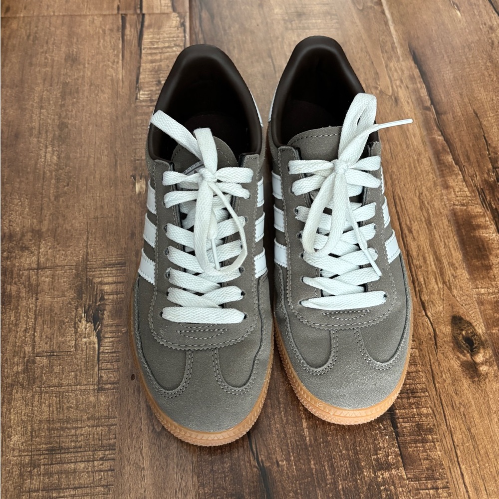 Faux Adidas Tan and White Handball Spezial